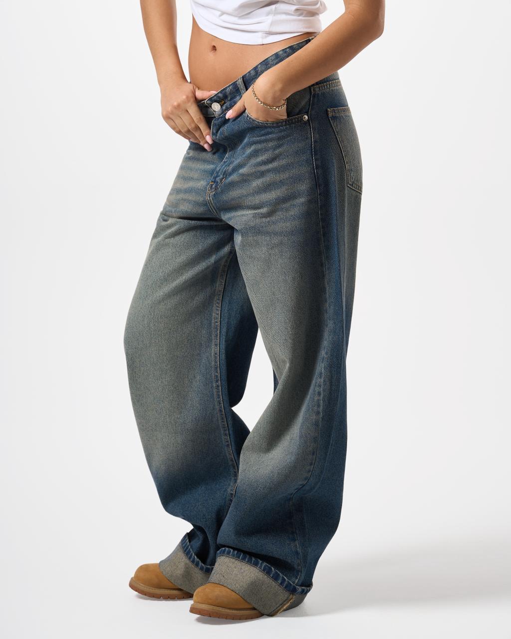 Baggy Folded Mid-Waist Jeans - vintage mid blue