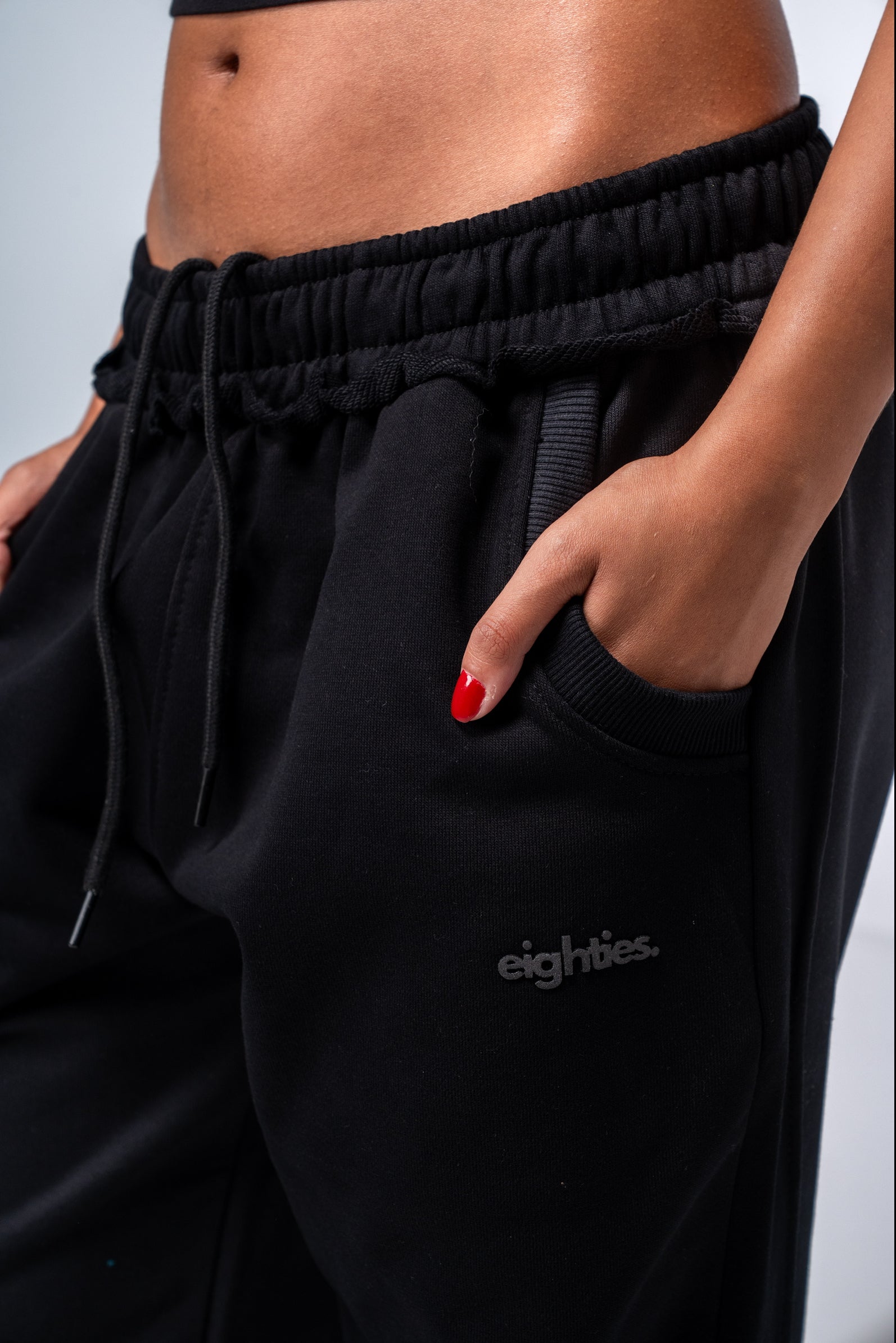 BLACK SWEATPANTS