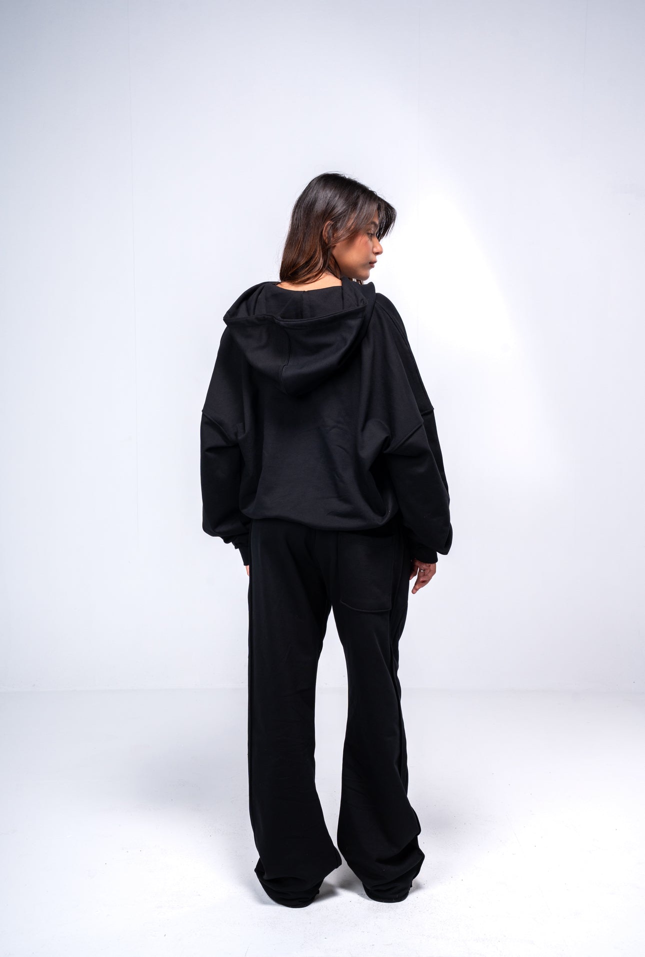 ミュージシャン Embossed Logo Cropped Zip Up / Black cropped zip up hoodie in classic cotton terry in FADED BLACK